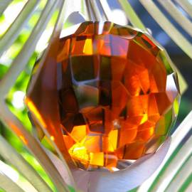 Facetten Glaskugel im Windspiel